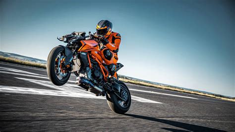 New KTM 1390 Super Duke R breaks cover - Overdrive