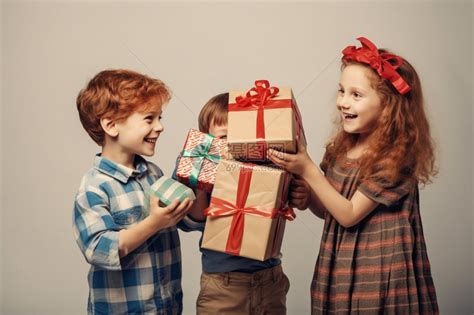 定亲交换什么礼物最新素材