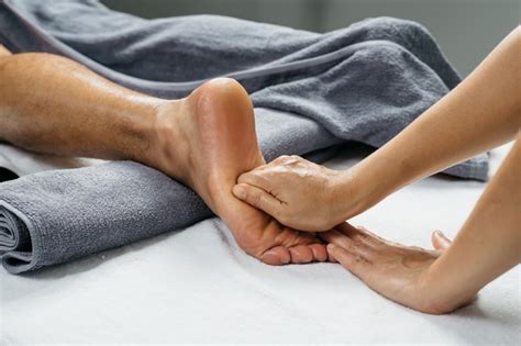 Foot Massage Techniques From Ah To Zzz | Footfiles