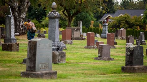 Regulation of funeral homes, cemeteries comes up short in Oregon