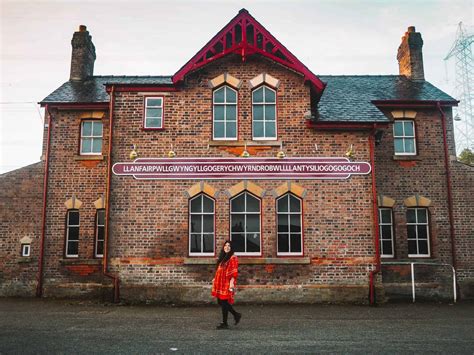 Llanfairpwllgwyngyllgogerychwyrndrobwllllantysiliogogogoch Sign - Visit ...
