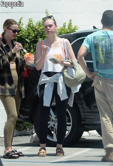 Elle Fanning Nude Leaks - Photo #1270699 - Fapopedia