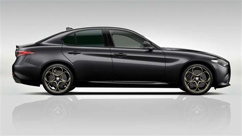 Nuevo Alfa Romeo Giulia 2025: ¿alergia al híbrido? ¡Babearás INTENSAmente!