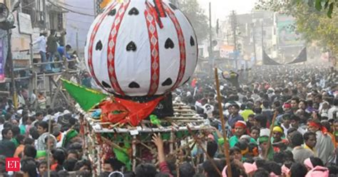Muharram processions conclude peacefully in Sringar, Leh - The Economic ...