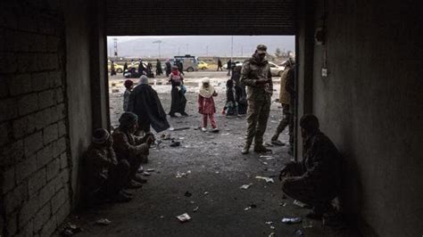 Scenes from a camp in Mosul: Displaced Iraqis wait for entry and aid ...