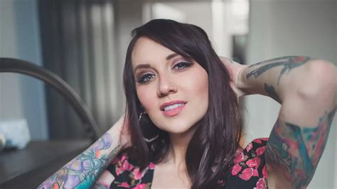 What is Erica Fett Famous for? Her Age, Height, Appearance, BF - Net ...