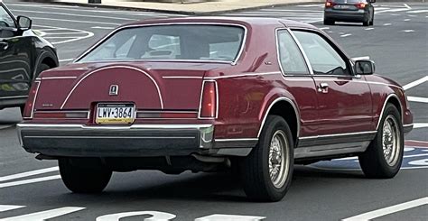 Here’s a pretty [1990 Lincoln Mark VII] coupe cruising through Philly today. : r/spotted
