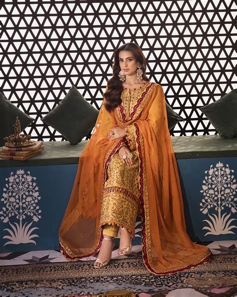 Pakistani Actress Iqra Aziz Hussain-Inspired Outfits For Eid Al-Fitr 2024