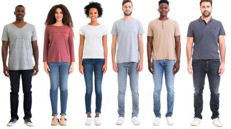 5 People Standing Together 的图像结果