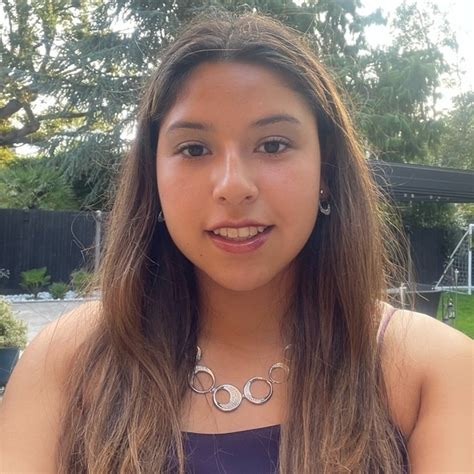 Isabella - Biology teacher - ₹3683/h