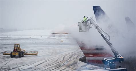 Winter storm puts airlines to the test. Here's what travelers need to know