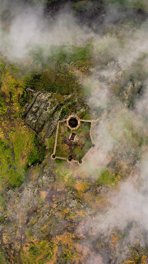 High Resolution Image of Building Top View 的图像结果