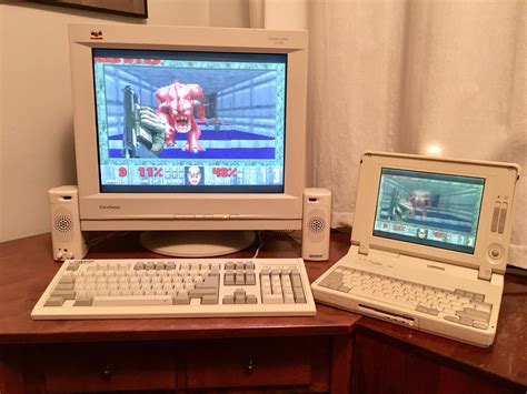 Taking my new 486 laptop for a spin on the ol’ CRT : retrobattlestations
