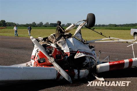 阿根廷两架小型飞机相撞(组图)-搜狐新闻
