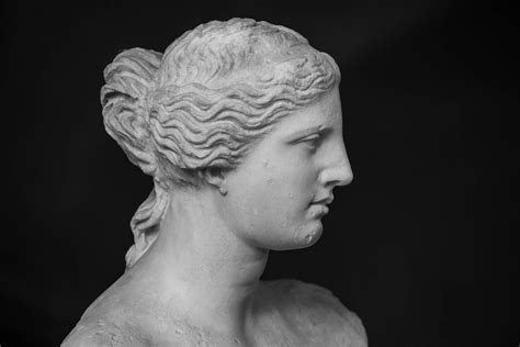 The Most Famous Statues of Aphrodite, Goddess of Beauty - GreekReporter.com