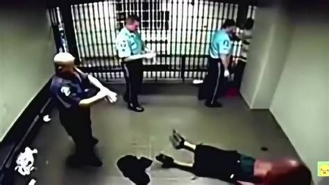 监控拍下监狱打架视频, 太暴力了, 电棍一出瞬间制服_腾讯视频