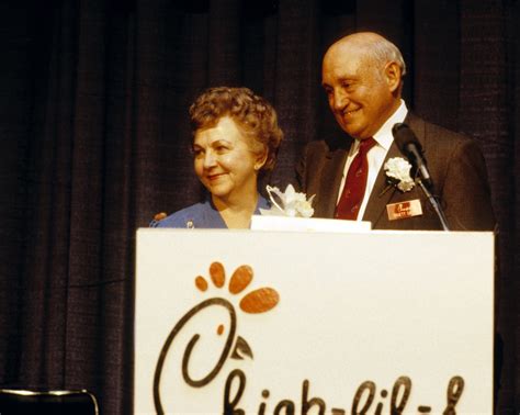 Chick-fil-A Founder Truett Cathy Dies At 93 | emjmarketing.com