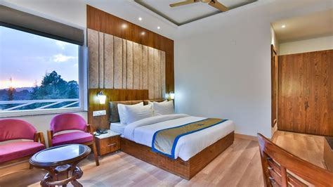 Premium Room with Balcony | Room in Banikhet