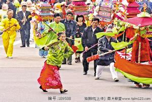 农村春节习俗：划旱船精彩再现，传统文化迎新年__凤凰网