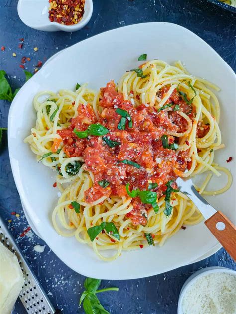 Easy Spaghetti Arrabiata (6-ingredient Sauce) - Go Healthy Ever After