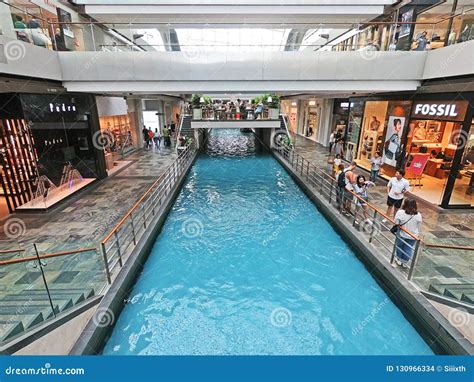 SINGAPORE - 12 October 2018: Canal and Boat at the Shoppes at Marina ...