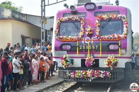 Mumbai Local Train App 的图像结果