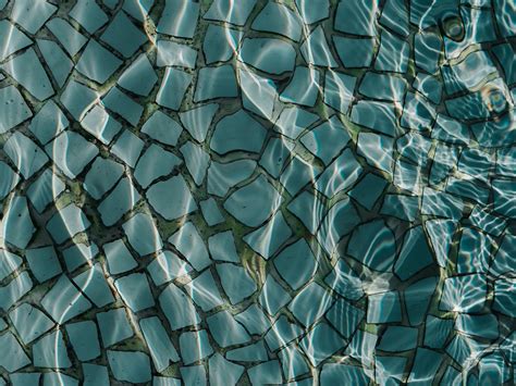 Download wallpaper 1400x1050 glare, tile, water, surface standard 4:3 ...