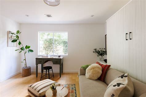 Stylish Mid-Century Traditional & Guest House in Beachwood Canyon ...