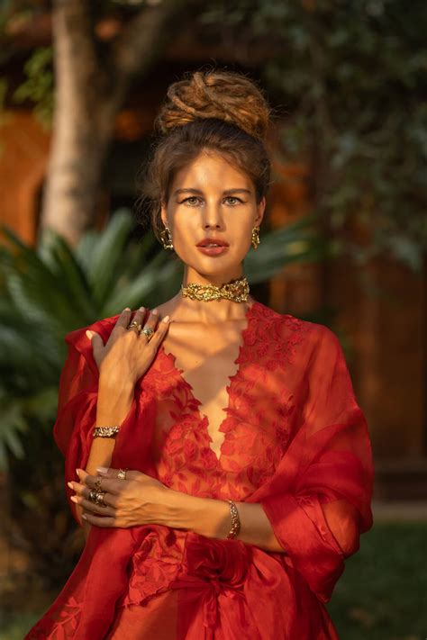 Neckpieces – STUDIO METALLURGY