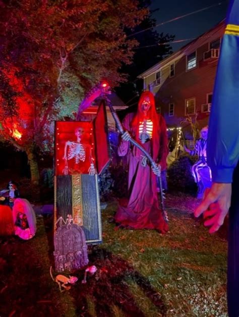 Halloween 2022: Here are 20 frighteningly spectacular decorated houses ...