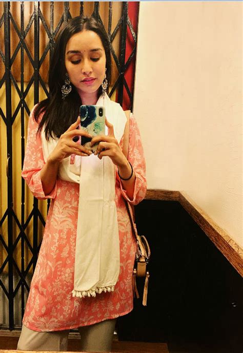 Go stylish, but affordably! Celeb-approved outfits under Rs 2,500 to ...
