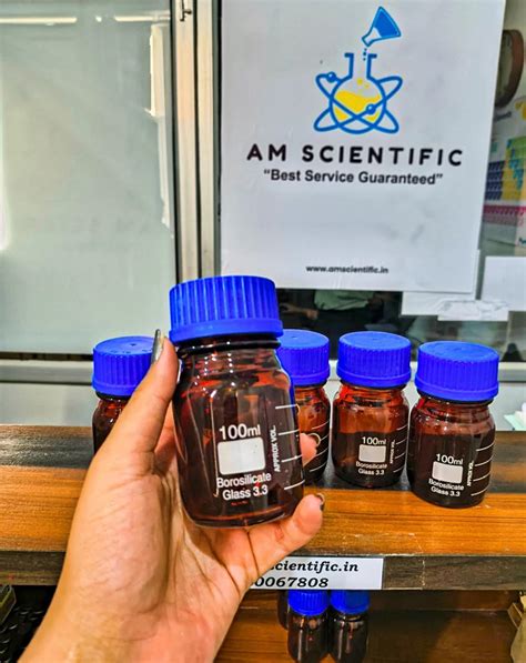 Borosilicate Reagent Bottles 100ml with Amber Glass and Screw Cap at ...