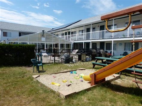 CREST MOTEL (Old Orchard Beach, Maine) - Motel Reviews, Photos, Rate ...