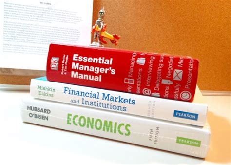 Economics Books 的图像结果