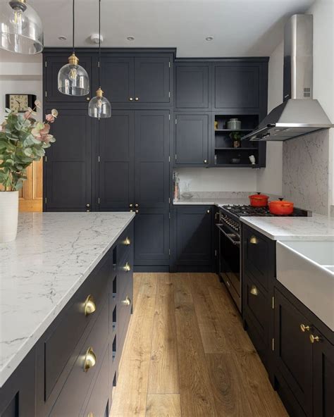 20 Stunning Dark Gray Kitchen Cabinets You’ll Love