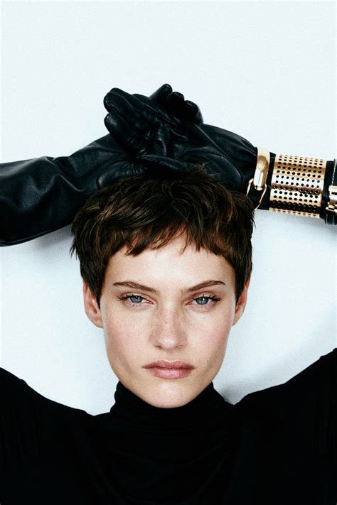 Cuff bracelet - Gold-coloured - Ladies | H&M IN