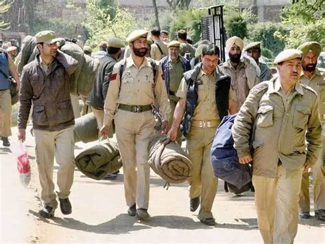 Election officials in Budgam, Kashmir - April 29, 2014 | The Economic Times