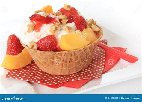 圣代冰淇淋图片平面广告素材免费下载(图片编号:1014027)-六图网