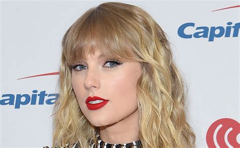 Taylor Swift Text Message Posted Online & Fans Can’t Help But Notice ...