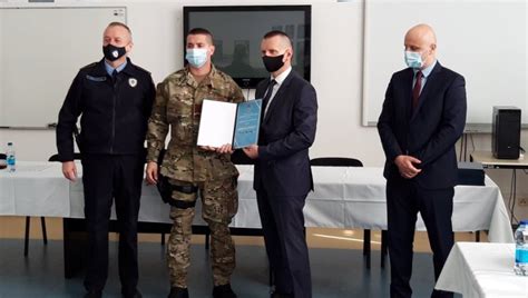 Novosti.rs | Galerija | RIZIKOVALI SVOJ DA SPASU TUĐE ŽIVOTE: Uručene ...