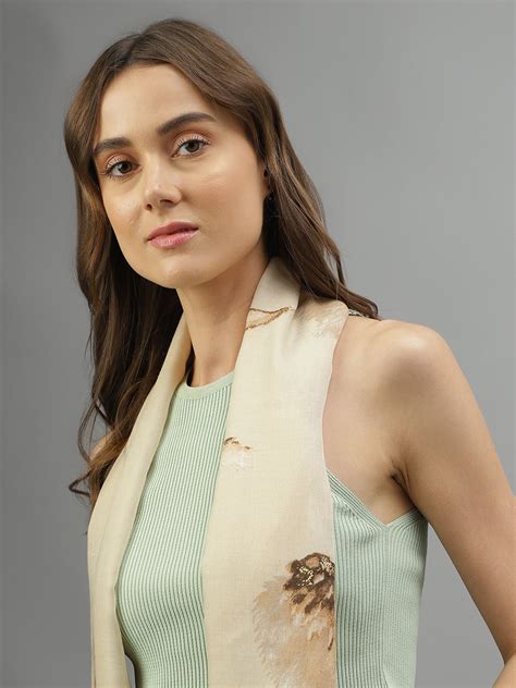 Buy Branded Scarves Online Starting at Rs. 1,299 | Iconic India