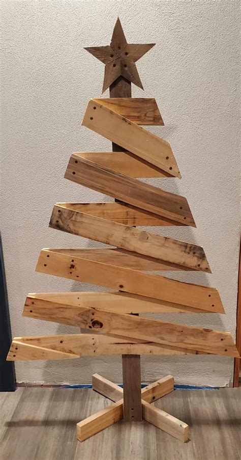 Rustic Charm Christmas Wooden Tree Ideas | Pallet wood christmas ...