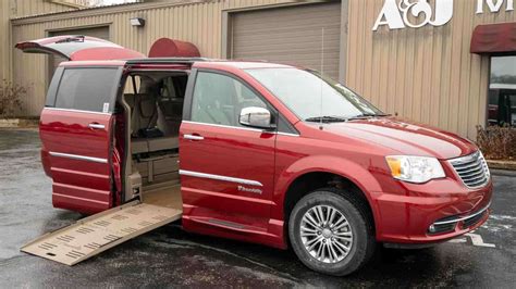 2014 Chrysler Town and Country | BraunAbility Chrysler Entervan II | A&J Mobility