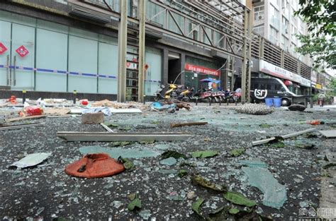 成都一小区发生爆炸 六层楼玻璃被震碎_央广网