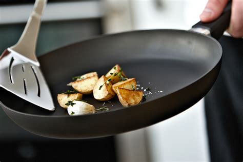 Frying Pan Made In Cookware Review (Tested With Photos) | The Kitchn