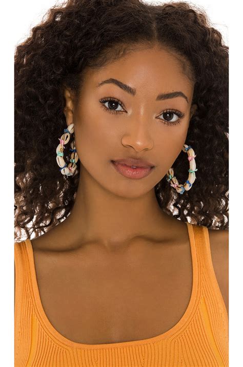Casa Clara Bradshaw Shell Hoop Earrings in Hampton | REVOLVE