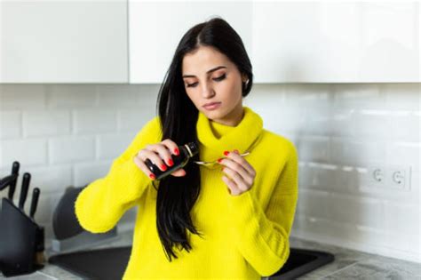 What Causes Dry, Brittle Hair and How Natural Formulas Help – Karmic Beauty