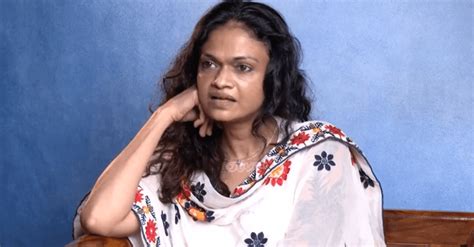 Singer Suchitra apologizes to Karthik Kumar for calling him gay [Video ...