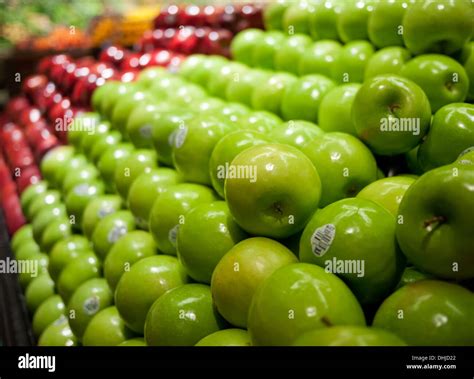 Green "Granny Smith" apples in the foreground, red "Red Delicious ...