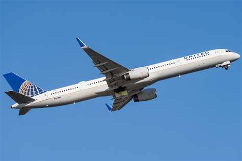 Which North American Airlines Offer Military Discount Flight Fares?